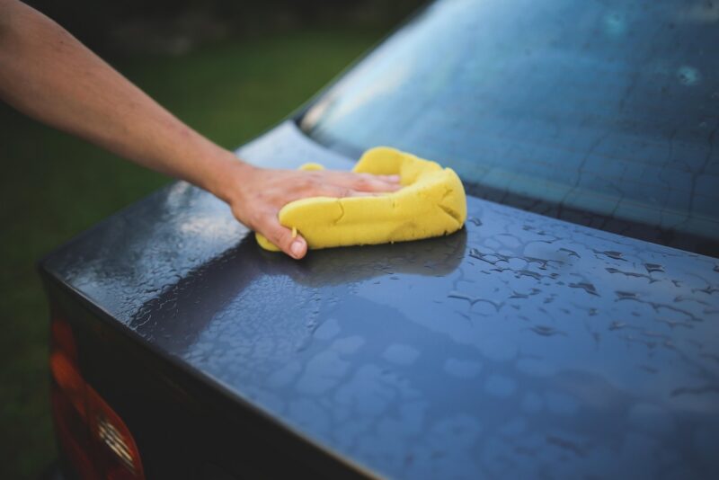 Lavagem certa e proteção da pintura: como fazer seu carro parecer novo por anos