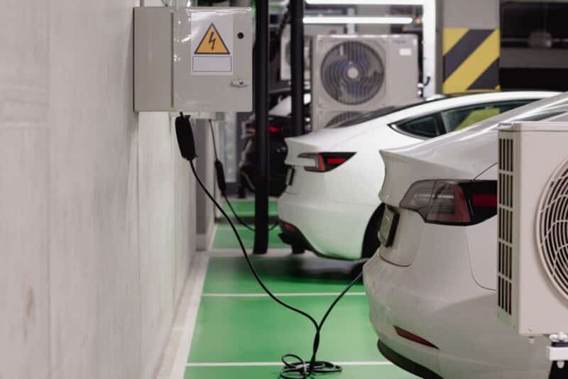 Quanto custa de verdade carregar um carro elétrico em casa no Brasil
