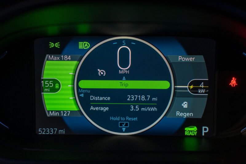 Autonomia real versus autonomia anunciada: por que seu carro elétrico roda menos do que promete o catálogo