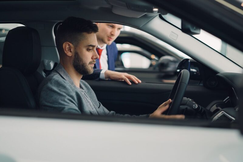 Carro elétrico usado: checklist essencial antes de fechar negócio