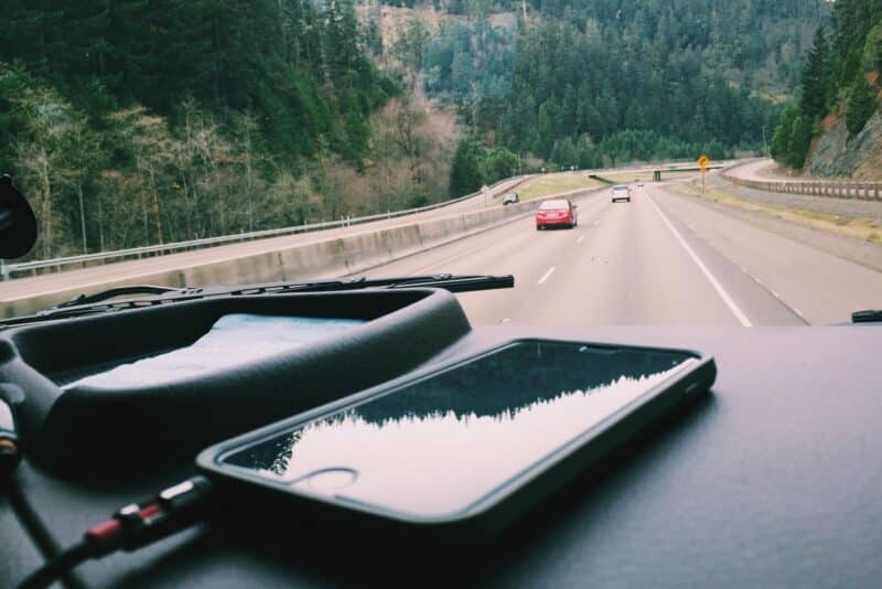 Viajar de carro elétrico pelo Brasil: planejamento, aplicativos e estratégias para pegar a estrada sem estresse