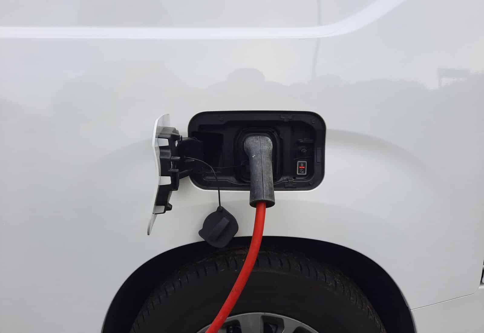 V2G: como seu carro elétrico pode virar uma usina de energia e ainda gerar renda