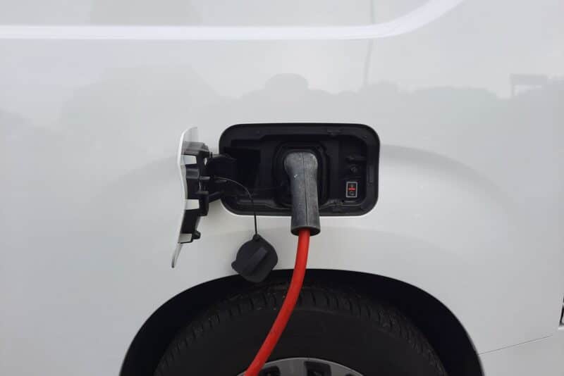 V2G: como seu carro elétrico pode virar uma usina de energia e ainda gerar renda