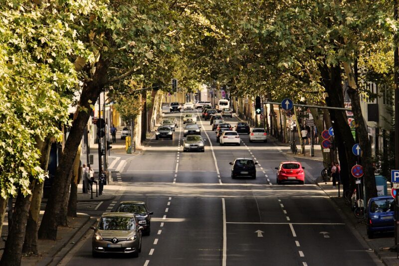 Pilotagem defensiva urbana: como sobreviver ao trânsito das grandes cidades em duas rodas
